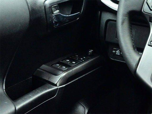 Used 2020 Toyota Tacoma TRD Off-Road image 11