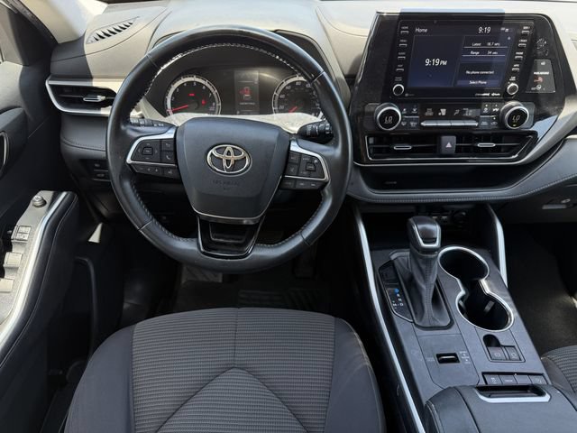 Used 2021 Toyota Highlander LE FWD image 11