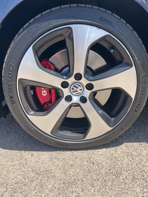 Used 2017 Volkswagen Golf 4-Door FWD image 32