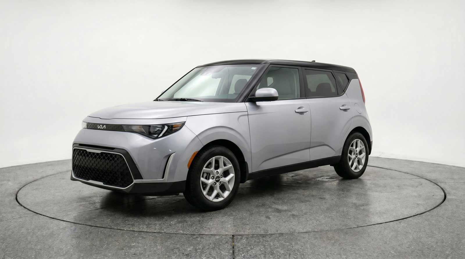 Used 2025 Kia Soul LX w/ LX Technology Package FWD image 3
