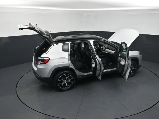 Used 2024 Jeep Compass Limited AWD/4WD image 30