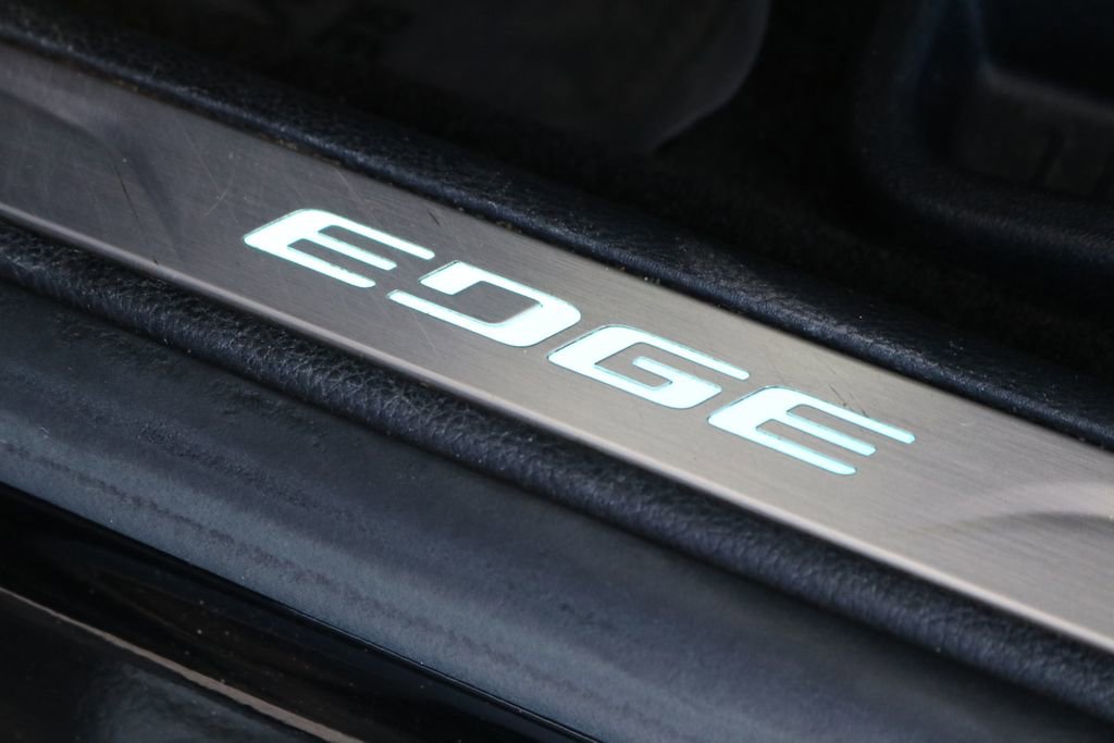 Used 2017 Ford Edge Titanium image 15