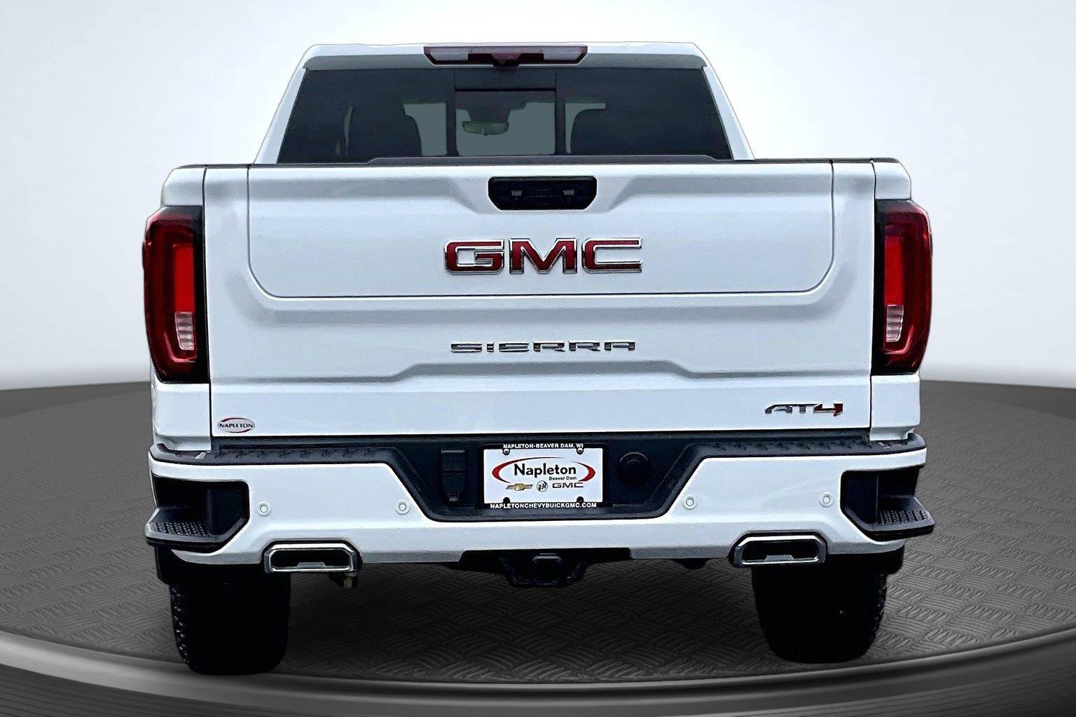 Used 2024 GMC Sierra 1500 AT4 w/ Technology Package AWD/4WD image 4