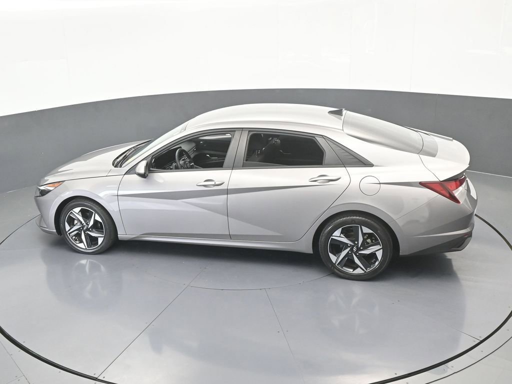 Used 2023 Hyundai Elantra SEL w/ Convenience Package image 45