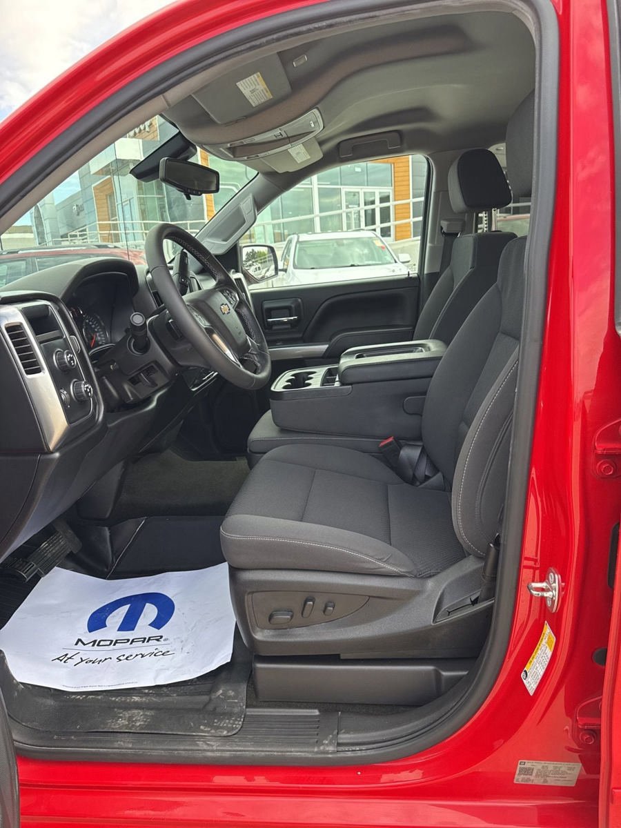 Used 2018 Chevrolet Silverado 1500 LT w/ LT Eassist Package AWD/4WD image 11