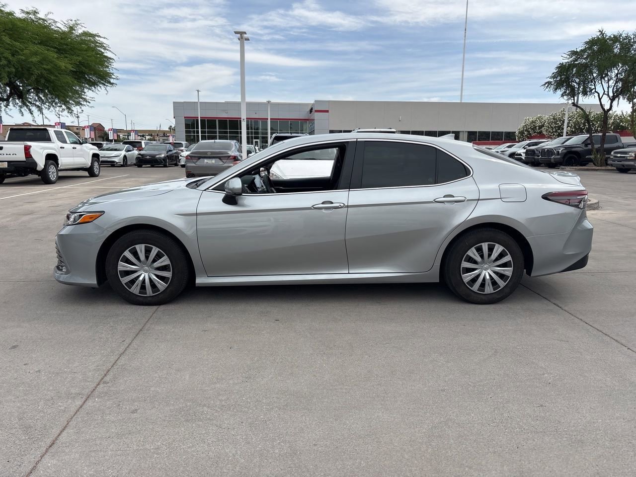 Used 2023 Toyota Camry LE image 5
