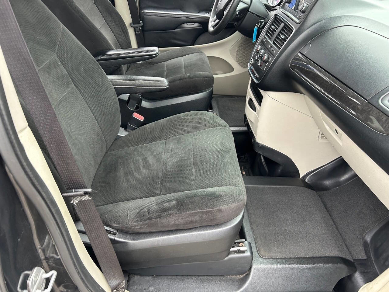 Used 2012 Dodge Grand Caravan SE image 14