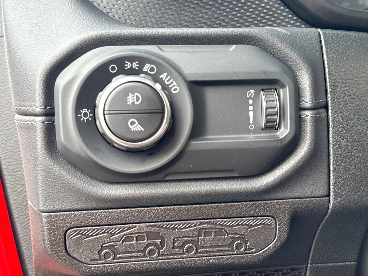 Used 2024 Jeep Gladiator Mojave w/ Technology Group AWD/4WD image 15