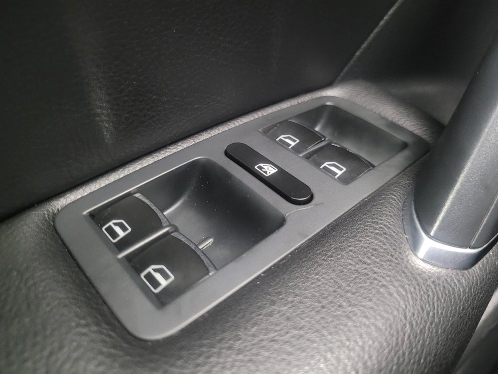 Used 2016 Volkswagen Passat 1.8T SE FWD image 27