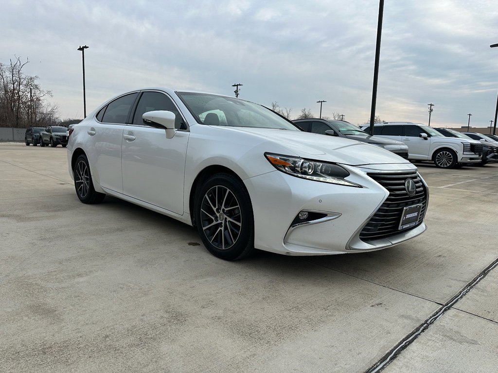Used 2018 Lexus ES 350 w/ Luxury Package w/Wood Trim image 3
