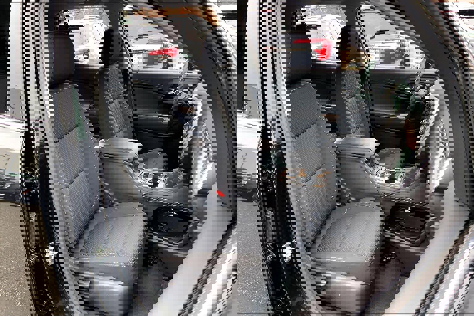 Used 2023 GMC Acadia SLE w/ Driver Convenience Package image 8