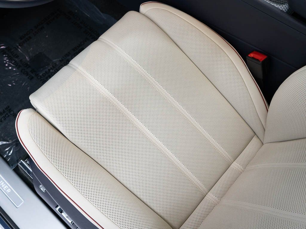 Certified 2025 Bentley Bentayga Extended Wheelbase image 19