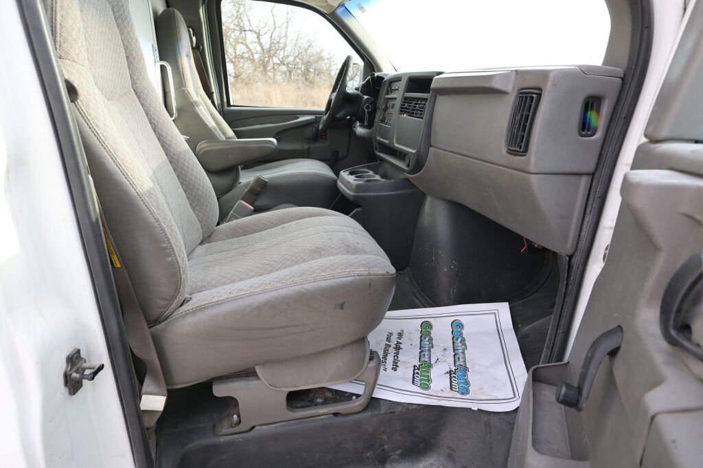 Used 2004 GMC Savana 3500 image 18