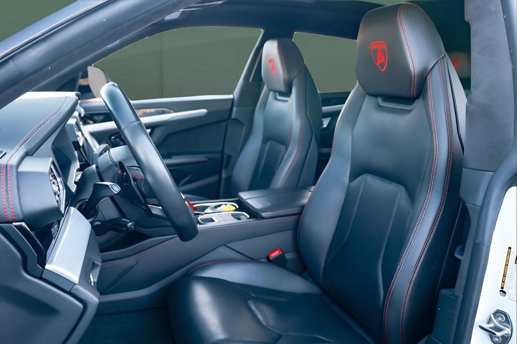 Used 2023 Lamborghini Urus S image 2