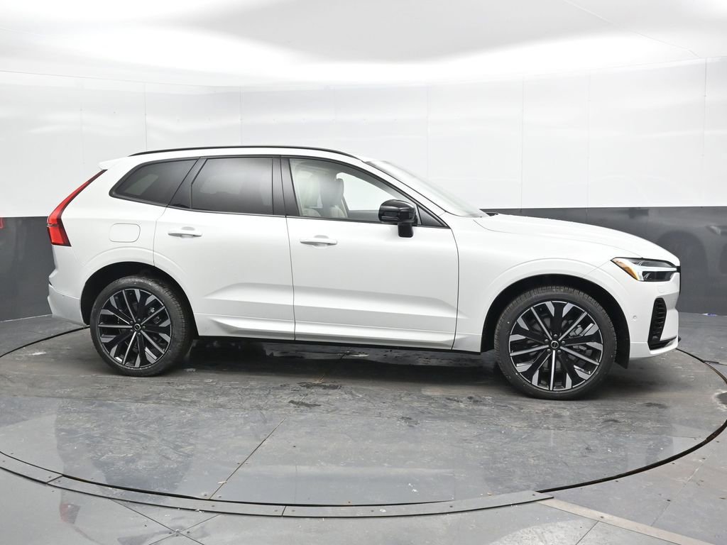 New 2026 Volvo XC60 T8 Ultra w/ Climate Package image 3