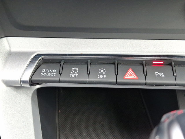 Used 2025 Audi Q3 2.0T Premium image 27