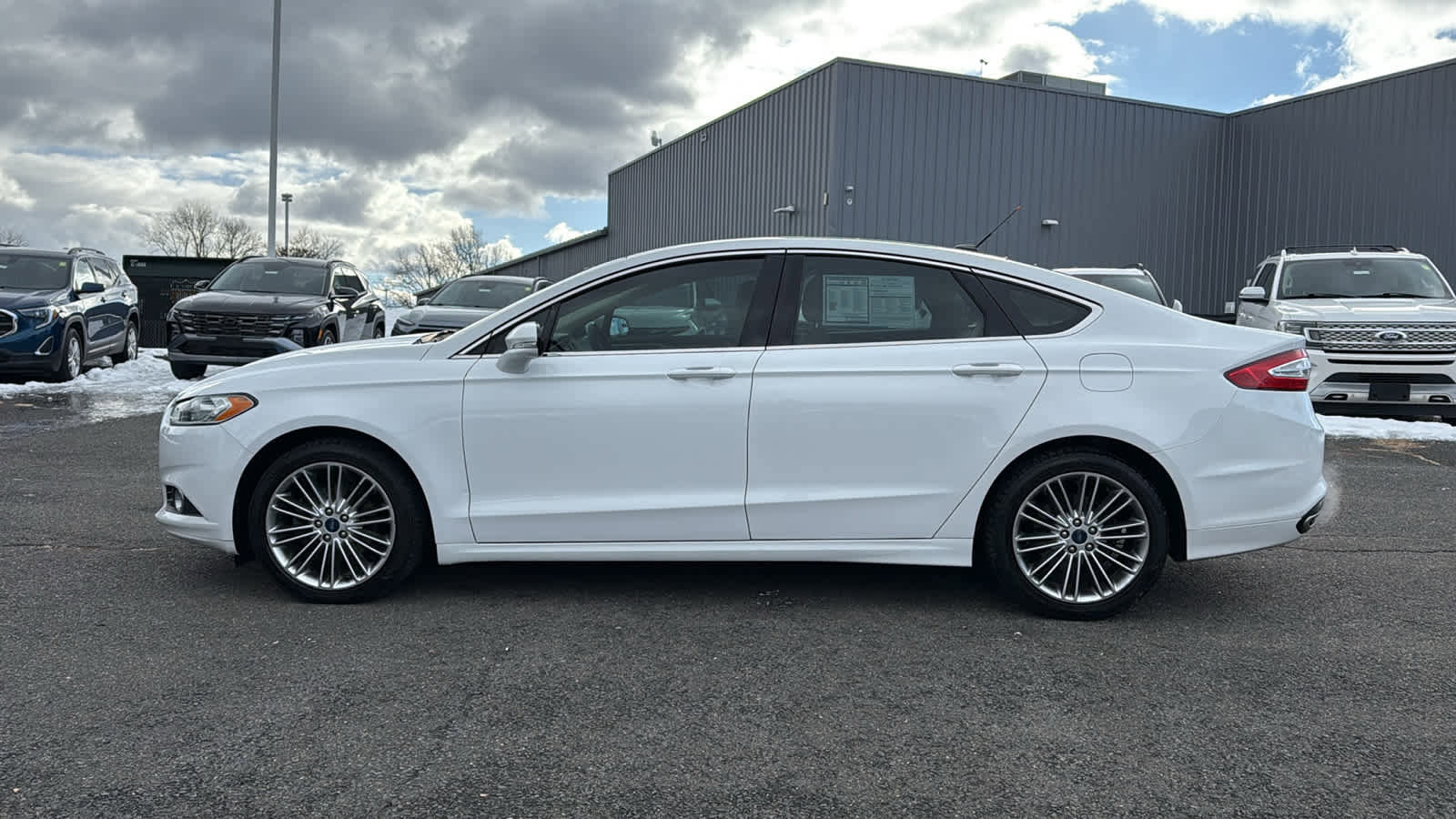 Used 2015 Ford Fusion SE w/ Equipment Group 202A image 6