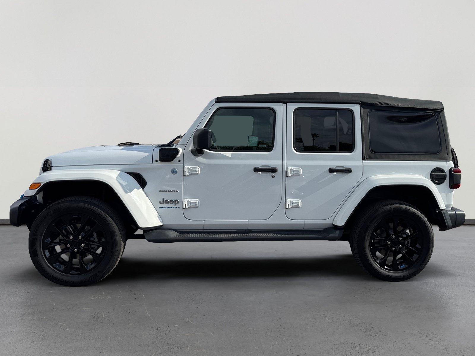 Used 2023 Jeep Wrangler Unlimited Sahara AWD/4WD image 2