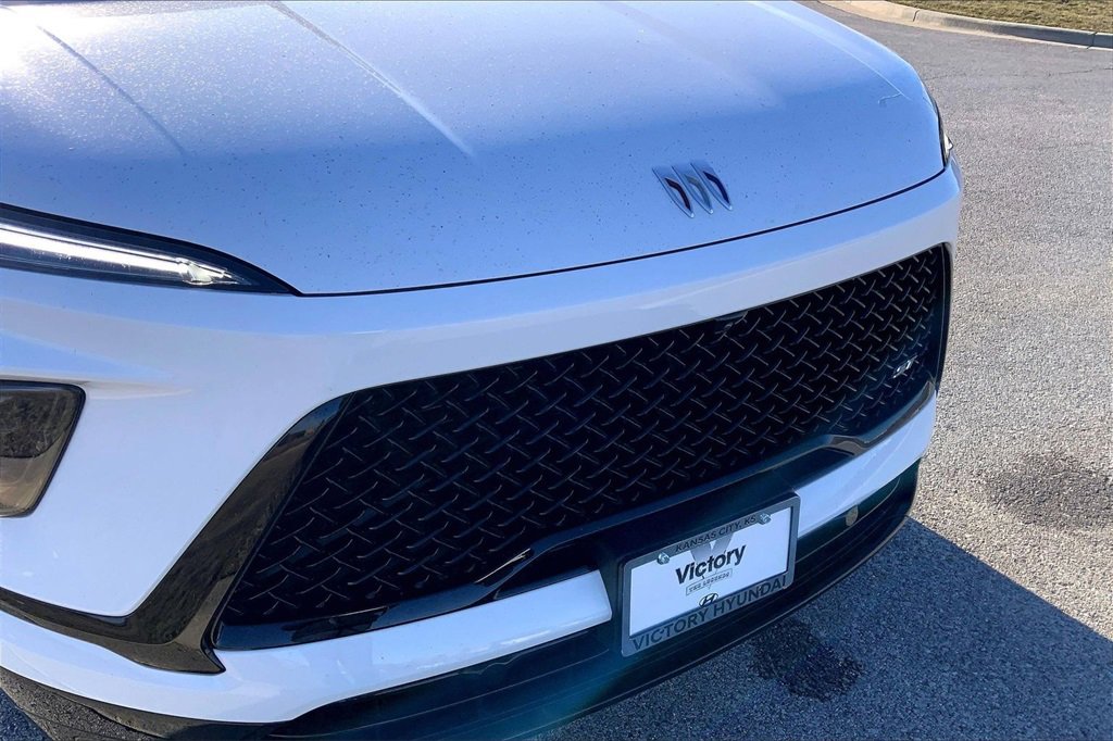 Used 2025 Buick Enclave Sport Touring image 24