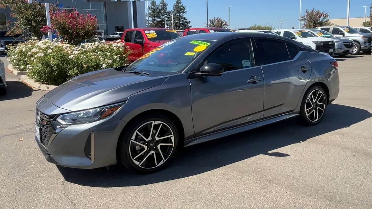 Used 2025 Nissan Sentra SR FWD image 3