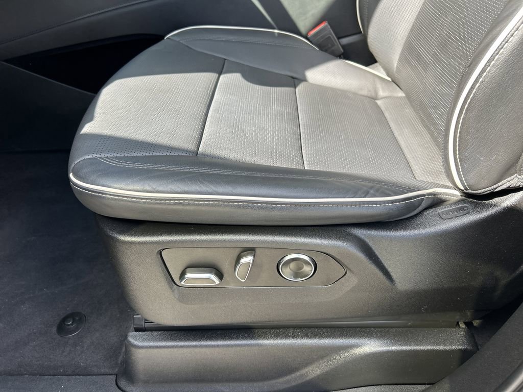 Certified 2023 Cadillac Escalade Premium Luxury image 22