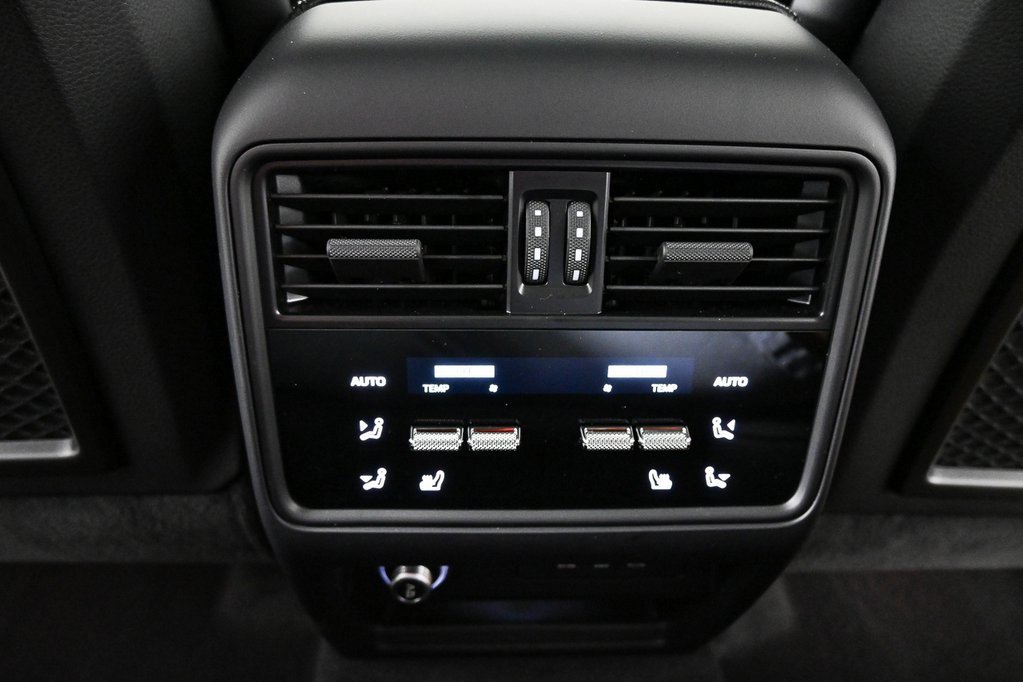 Used 2025 Porsche Cayenne Coupe image 22