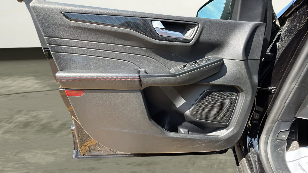 Used 2025 Ford Escape ST-Line FWD image 15