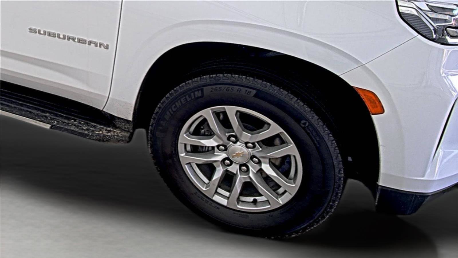 Used 2024 Chevrolet Suburban LT image 8