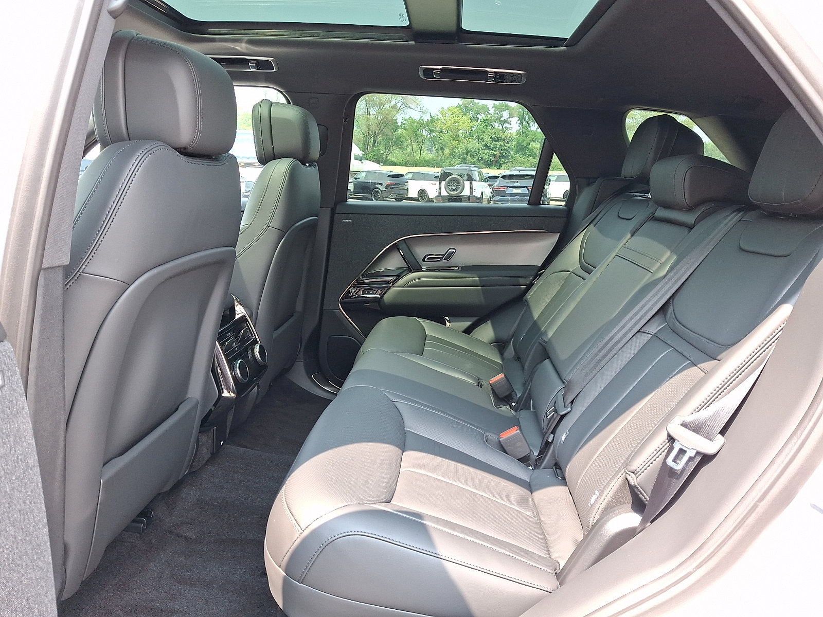 New 2026 Land Rover Range Rover Sport Dynamic SE AWD/4WD image 5