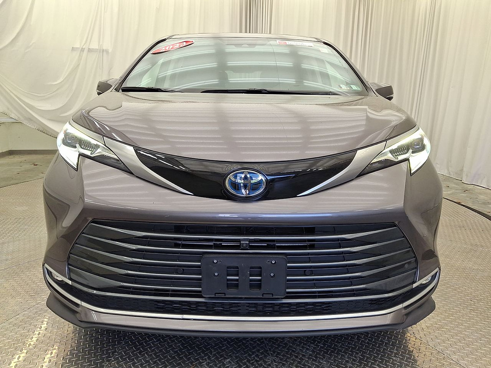 Certified 2023 Toyota Sienna Platinum AWD/4WD image 29