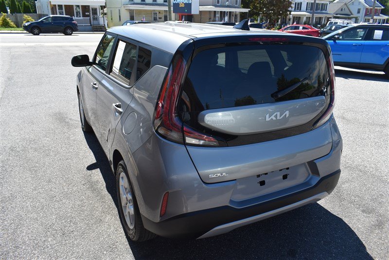 Used 2025 Kia Soul LX w/ LX Technology Package FWD image 5