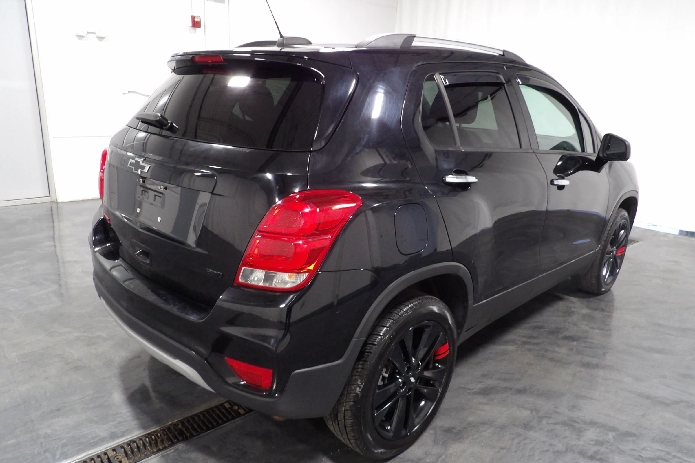 Used 2019 Chevrolet Trax LT w/ Sun & Sound Package AWD/4WD image 4