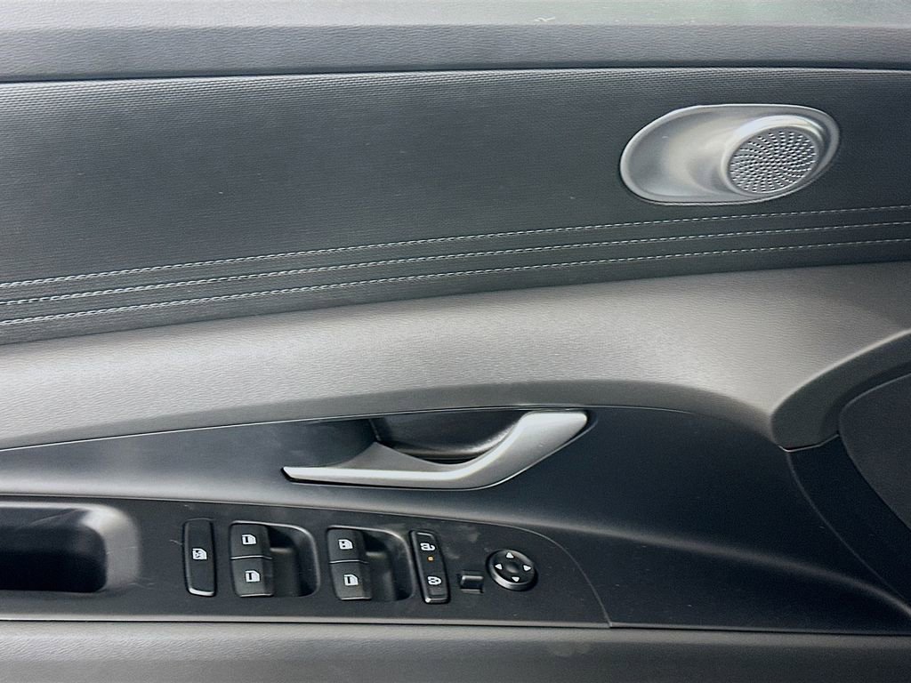 New 2026 Hyundai Elantra SE w/ Cargo Package FWD image 18