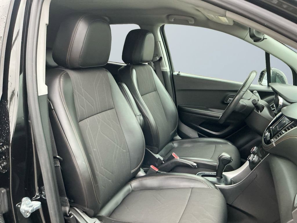 Used 2022 Chevrolet Trax LT w/ Midnight Edition image 15