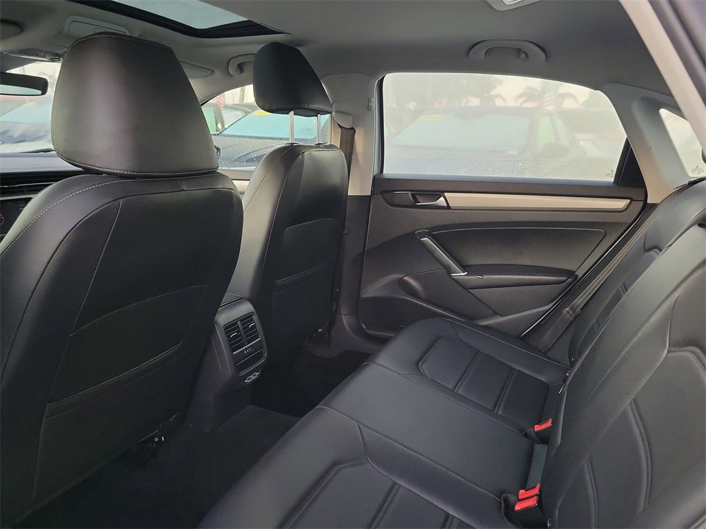 Used 2021 Volkswagen Passat 2.0T SE image 8