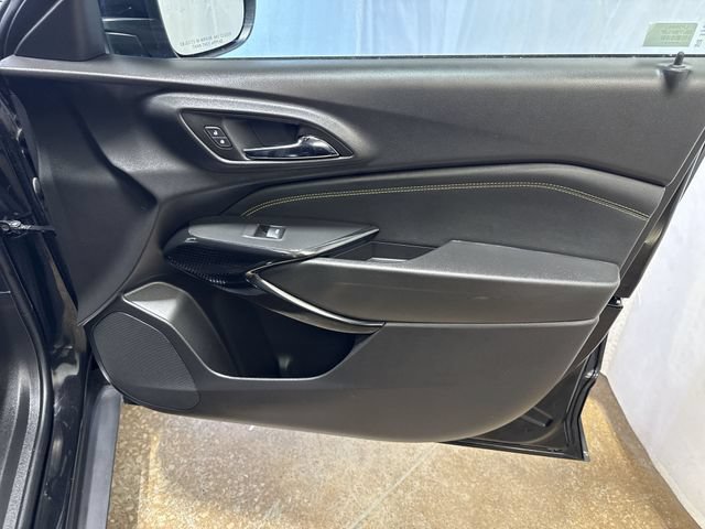 Certified 2025 Chevrolet Trax LT w/ LT Convenience Package FWD image 25
