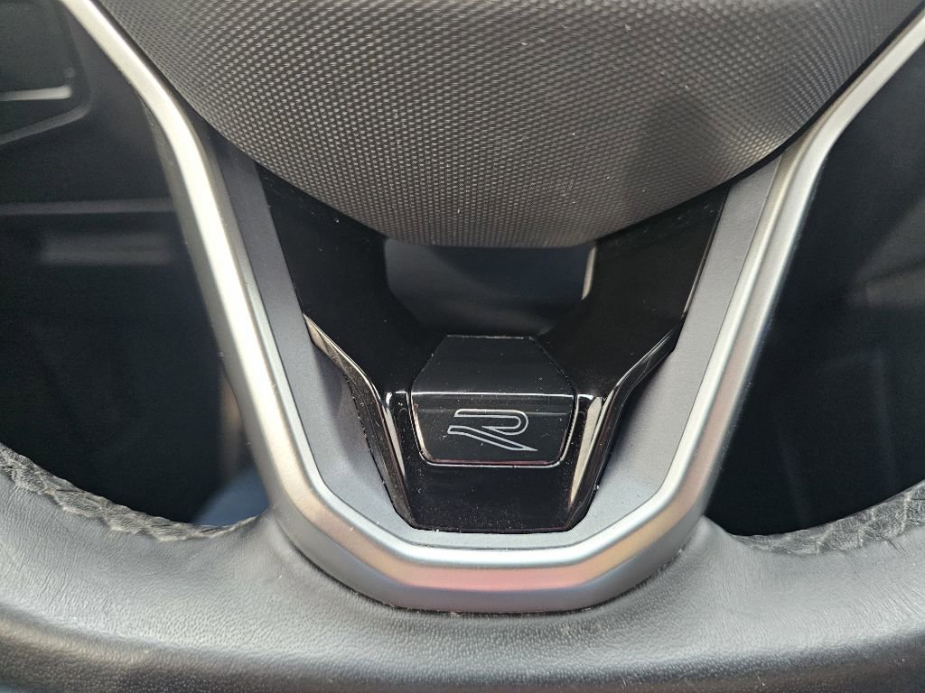 Used 2024 Volkswagen Tiguan SE R-Line image 27