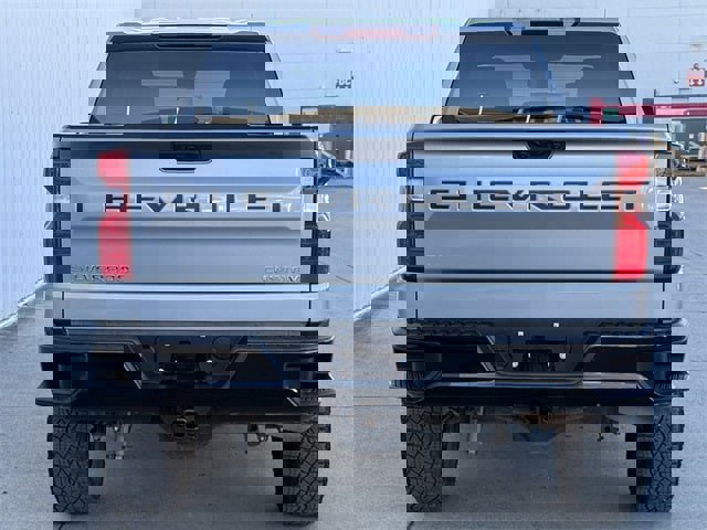 Used 2025 Chevrolet Silverado 1500 Custom Trail Boss w/ LPO, Dark Essentials Package image 5