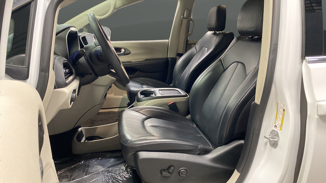 Used 2022 Chrysler Pacifica Touring-L FWD image 9