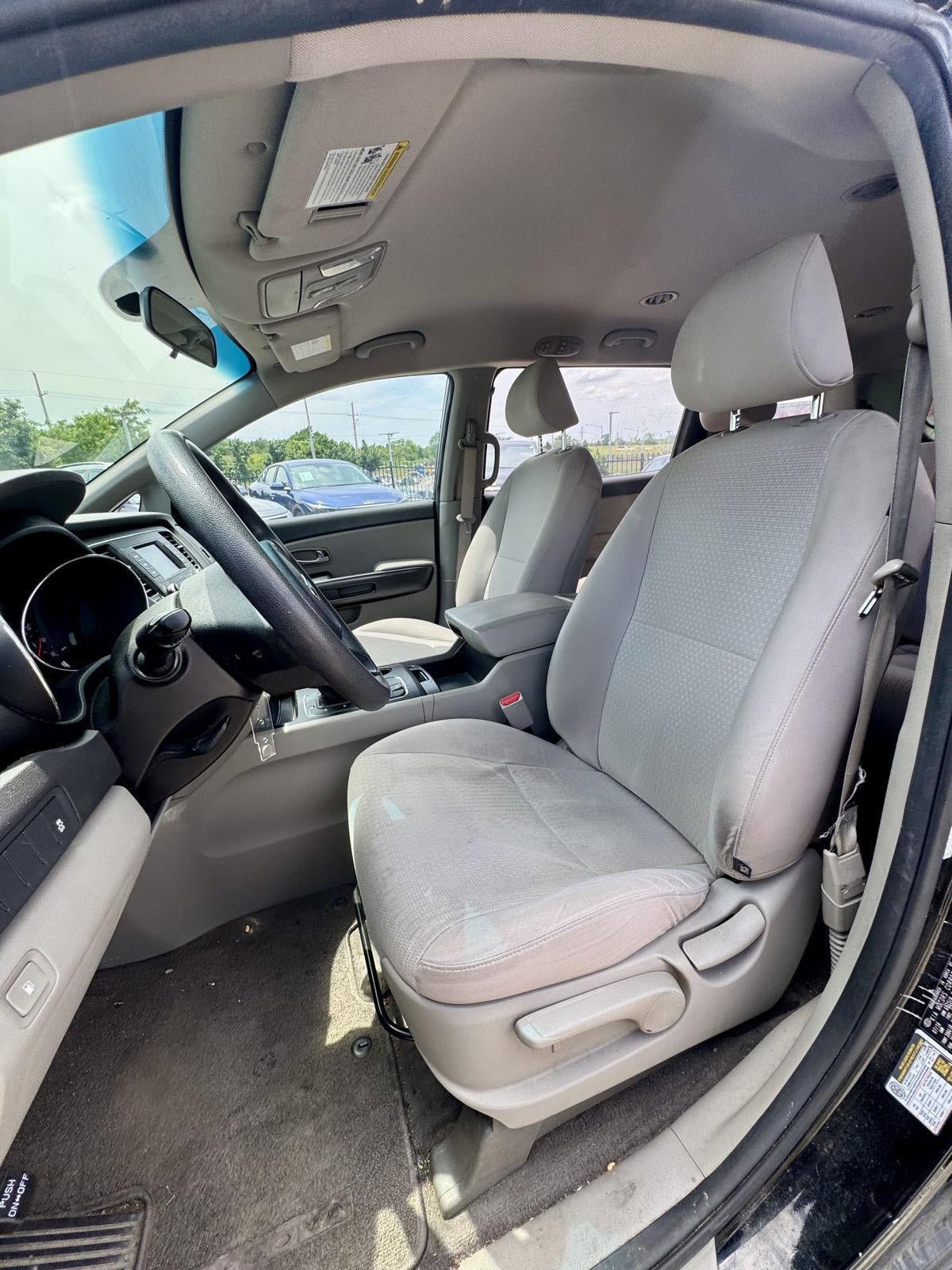 Used 2017 Kia Sedona L FWD image 16