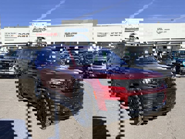 Used 2022 Jeep Grand Cherokee L Laredo image 1