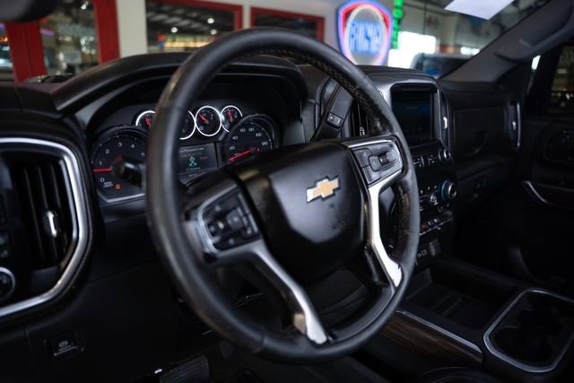 Used 2022 Chevrolet Silverado 3500 LT w/ Convenience Package image 13
