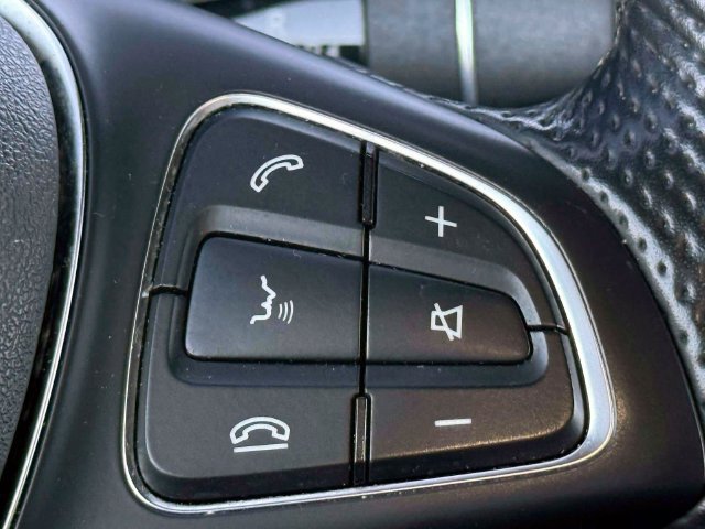 Used 2019 Mercedes-Benz GLC 300 4MATIC image 25