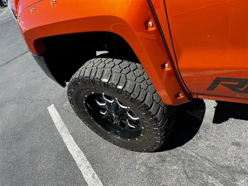 Used 2018 GMC Sierra 1500 SLT w/ All Terrain Package AWD/4WD image 16