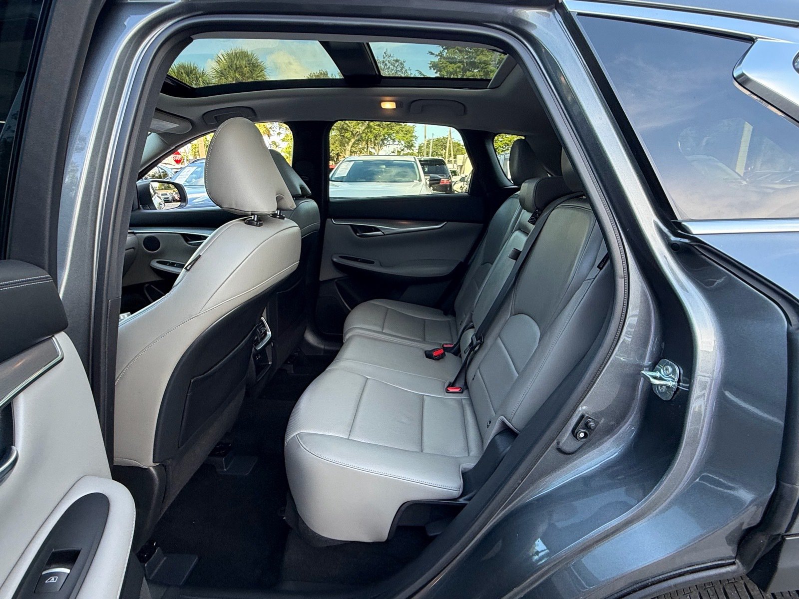 Used 2023 INFINITI QX50 Luxe FWD image 11