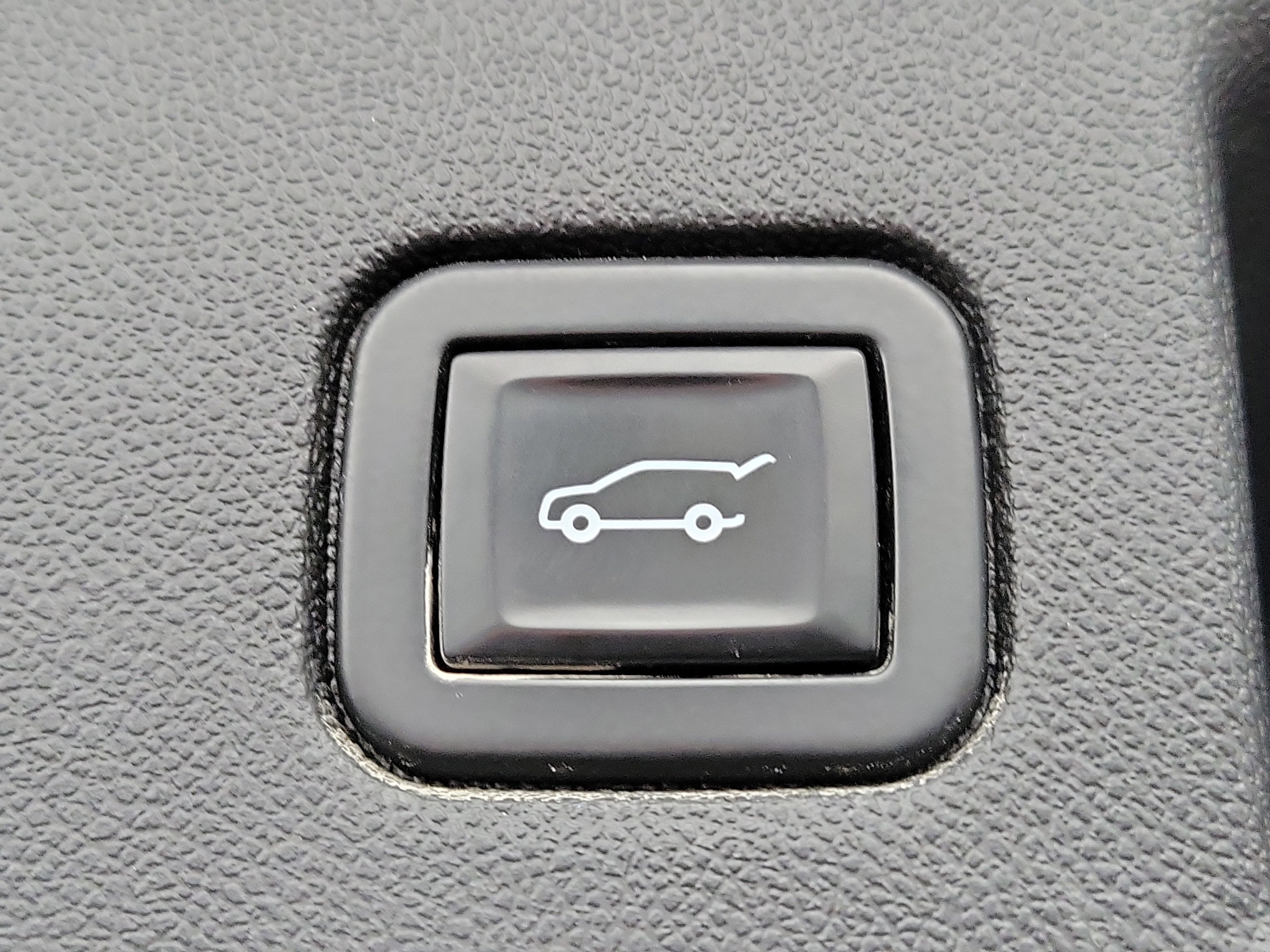 Used 2020 Chevrolet Equinox LT w/ Sport Edition image 9