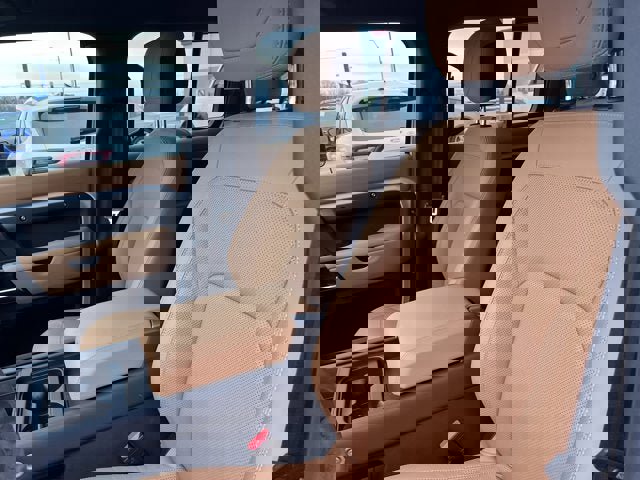 Used 2023 Land Rover Defender 110 V8 image 11