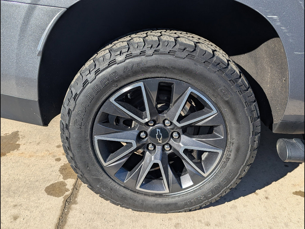 Used 2022 Chevrolet Suburban Z71 w/ Luxury Package AWD/4WD image 18