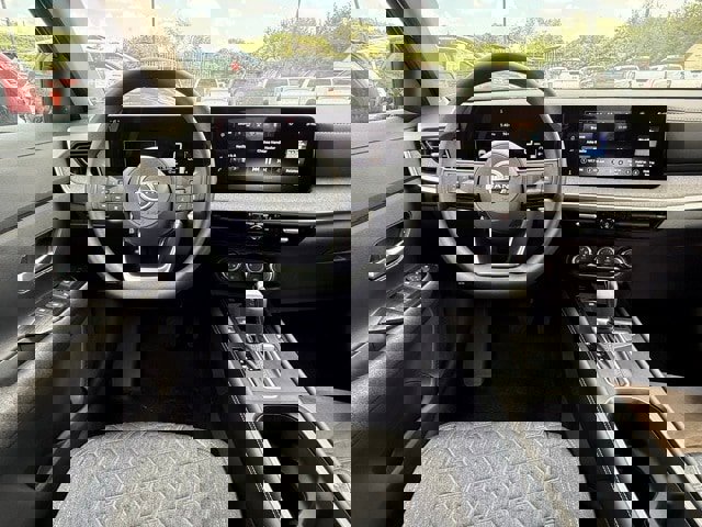 New 2025 Nissan Kicks SV image 18