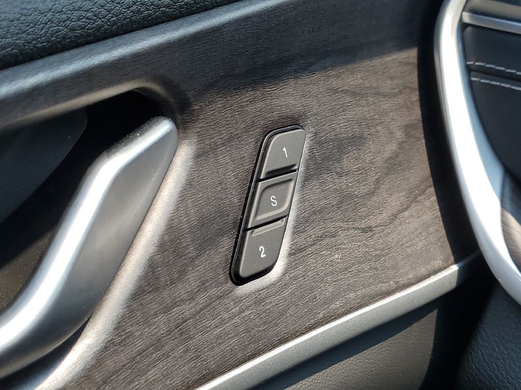 Used 2023 Jeep Grand Cherokee Limited AWD/4WD image 19